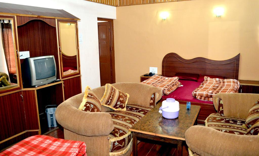 Kasauli Hotel Puri Szoba fotó